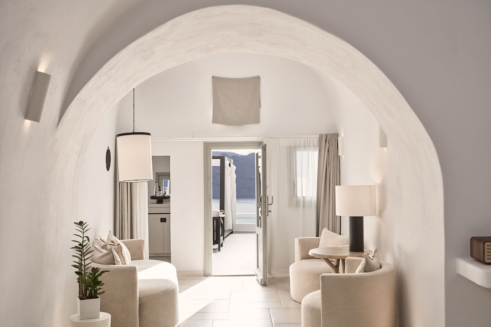 Charisma Suites — Hotel rooms in Oia, South Aegean