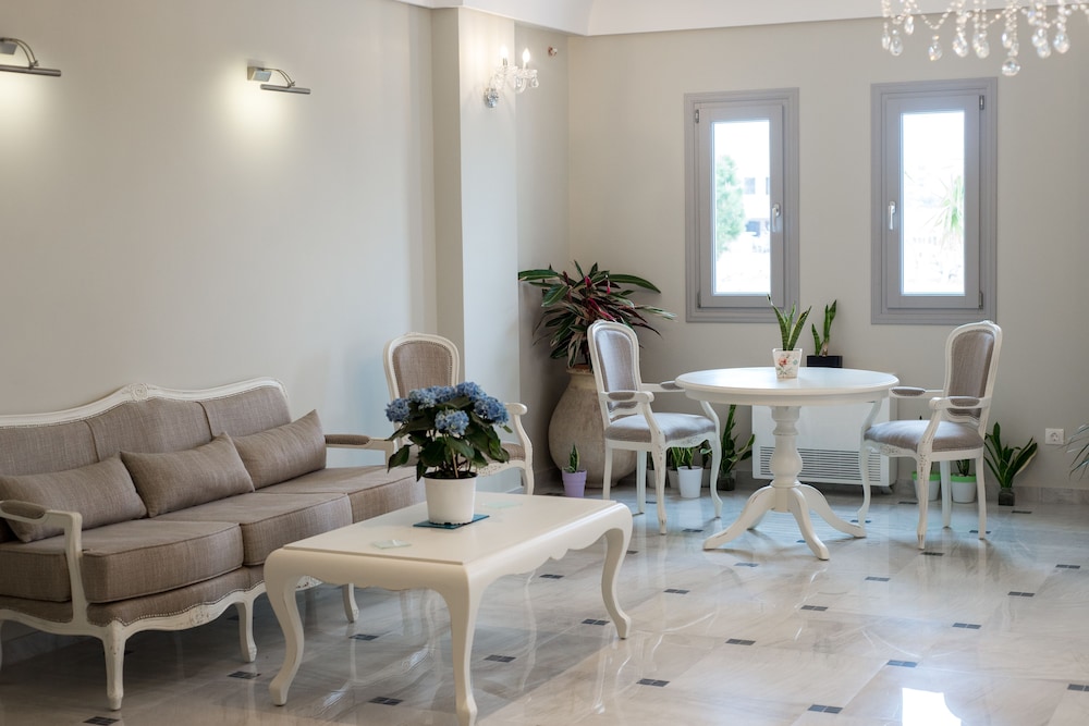 Castro Hotel — Hotel building in Kamari, South Aegean