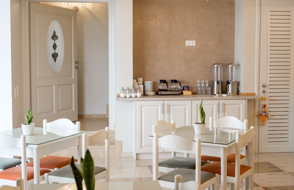 Castro Hotel — Restaurant & bars in Kamari, South Aegean