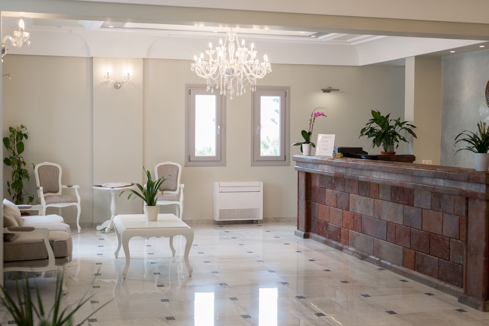 Castro Hotel — Hotel building in Kamari, South Aegean