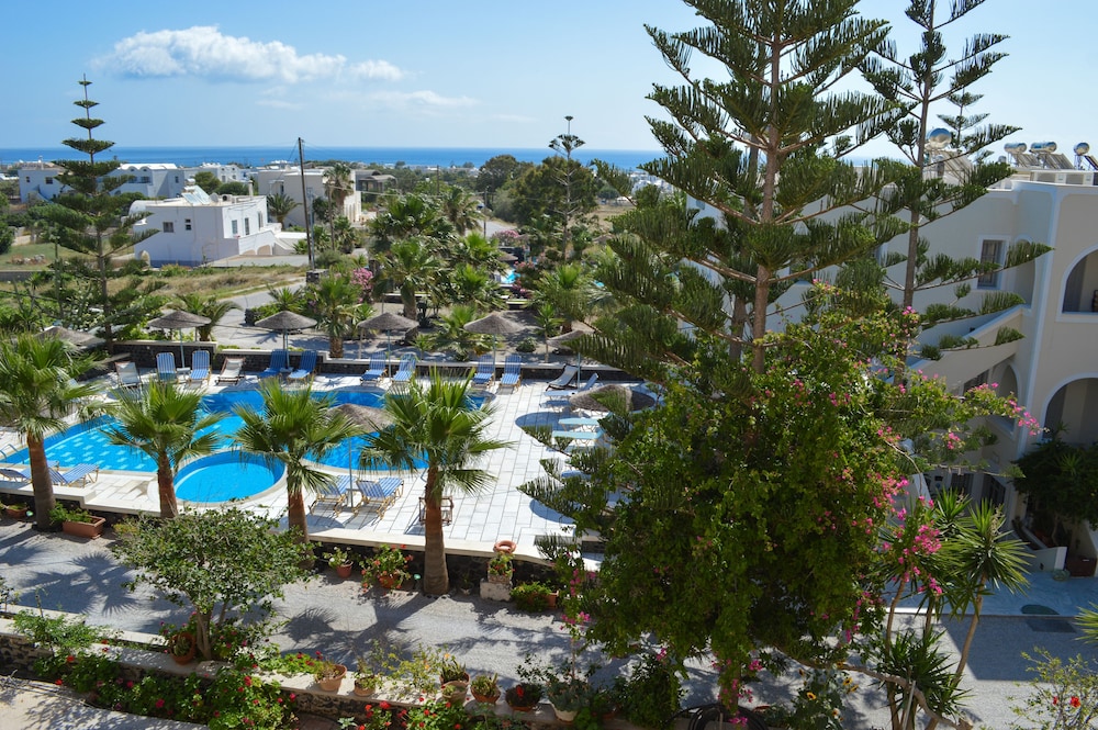 Castro Hotel — Swimming pool in Kamari, South Aegean