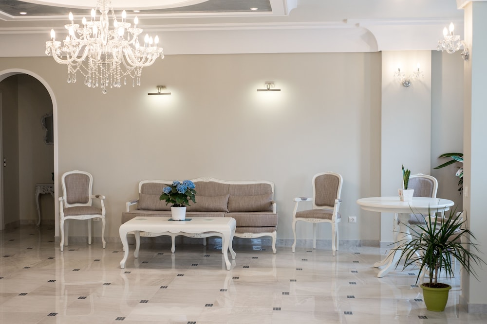 Castro Hotel — Hotel building in Kamari, South Aegean