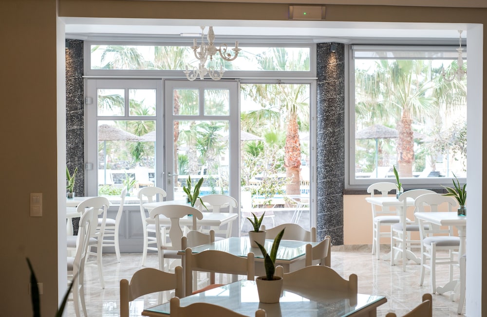 Castro Hotel — Restaurant & bars in Kamari, South Aegean