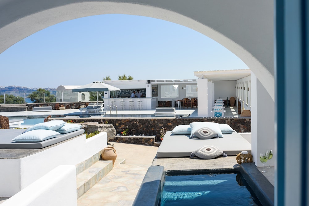 Kalestesia Suites — Swimming pool in Akrotiri, South Aegean