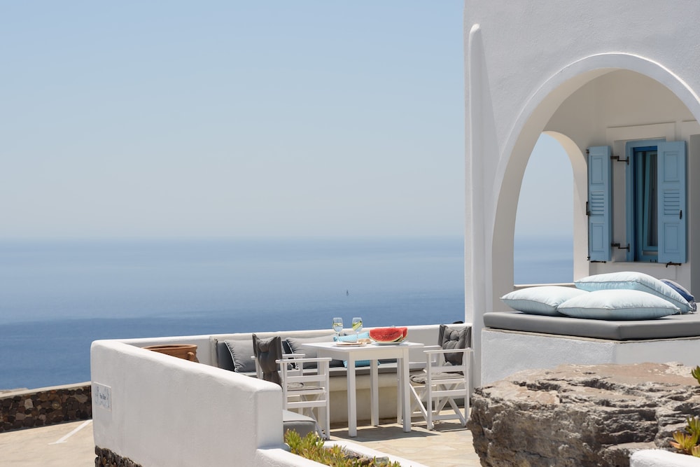 Kalestesia Suites — Restaurant & bars in Akrotiri, South Aegean