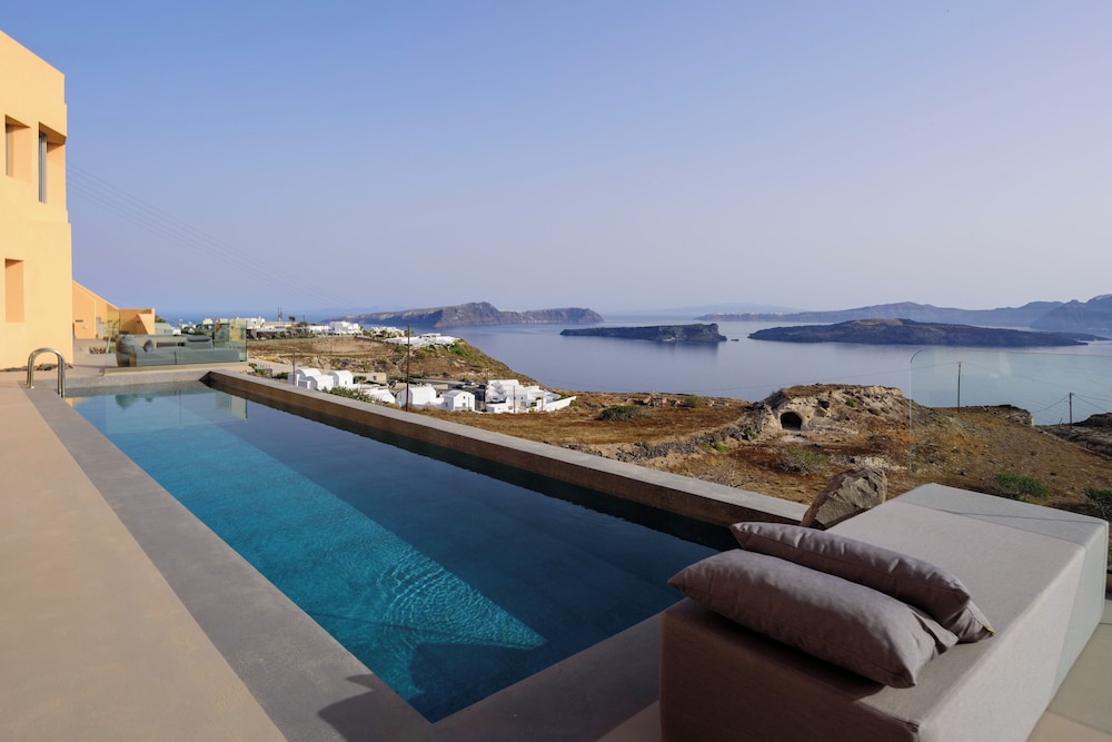 Kalestesia Suites — Swimming pool in Akrotiri, South Aegean