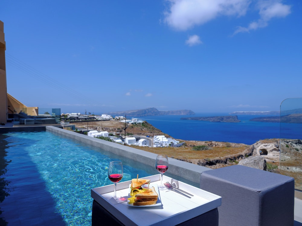 Kalestesia Suites — Swimming pool in Akrotiri, South Aegean