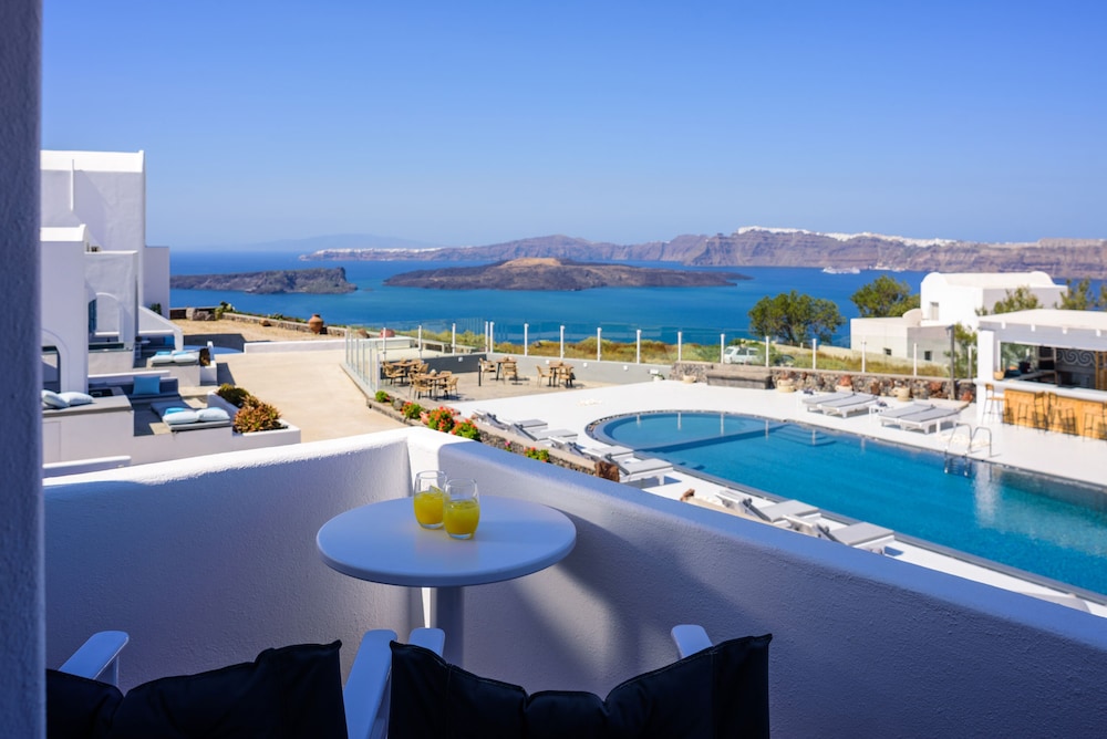 Kalestesia Suites — Swimming pool in Akrotiri, South Aegean