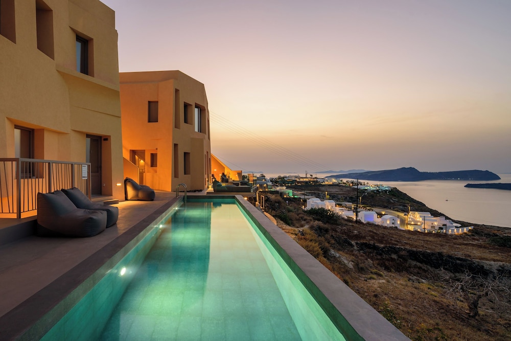 Kalestesia Suites — Swimming pool in Akrotiri, South Aegean