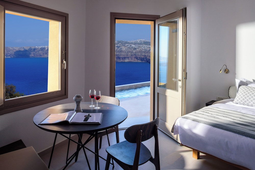 Kalestesia Suites — Hotel rooms in Akrotiri, South Aegean
