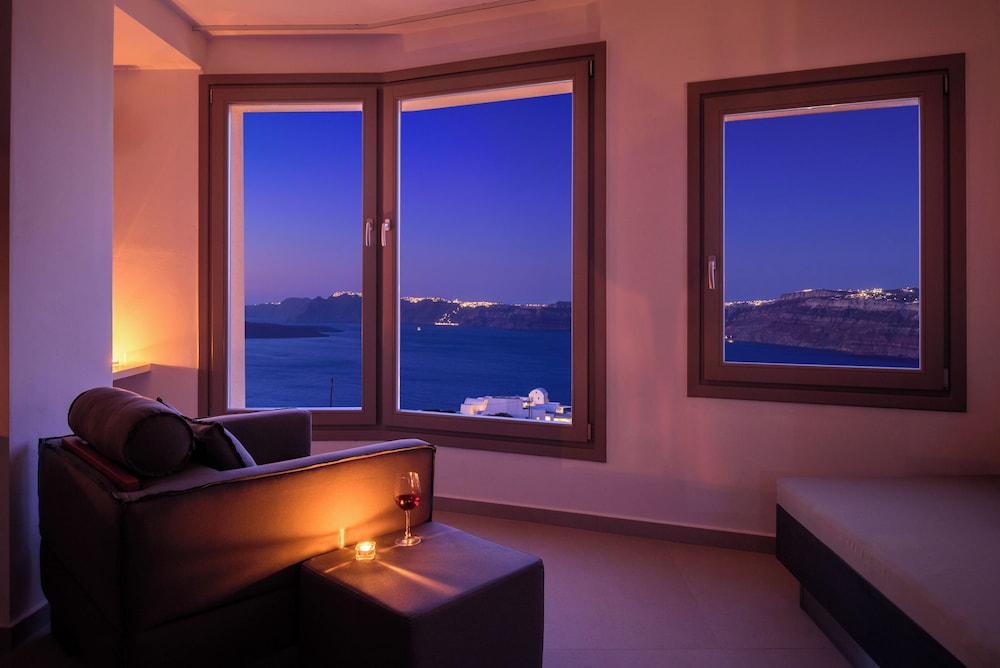 Kalestesia Suites — Hotel rooms in Akrotiri, South Aegean