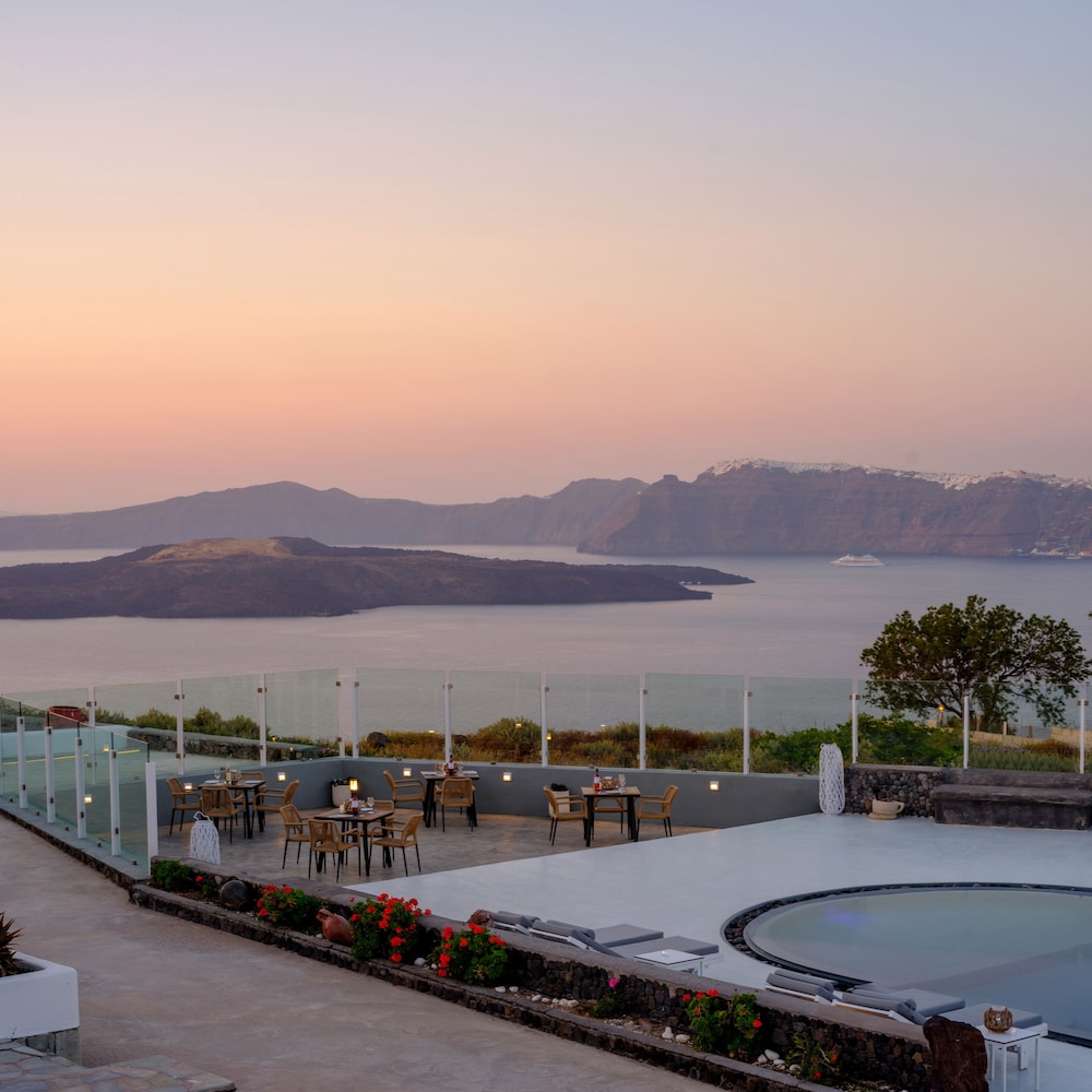 Kalestesia Suites — Restaurant & bars in Akrotiri, South Aegean