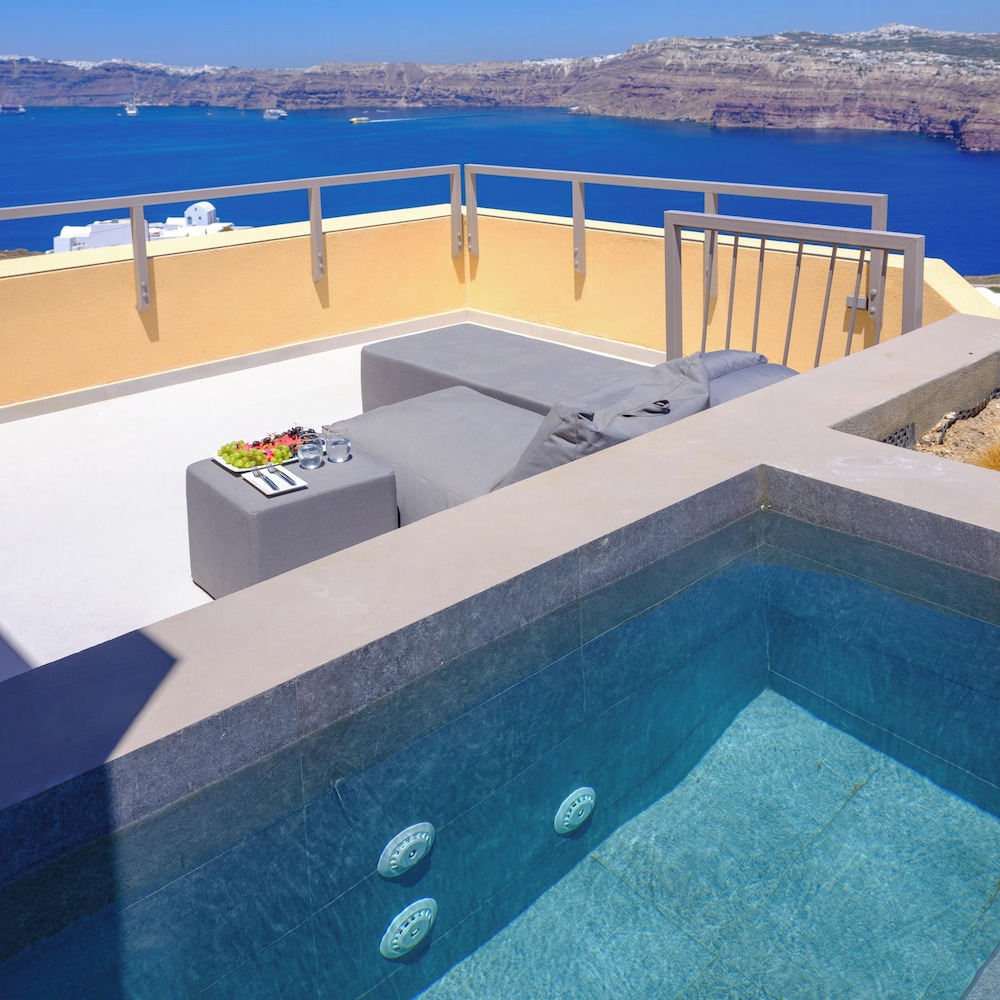 Kalestesia Suites — Swimming pool in Akrotiri, South Aegean