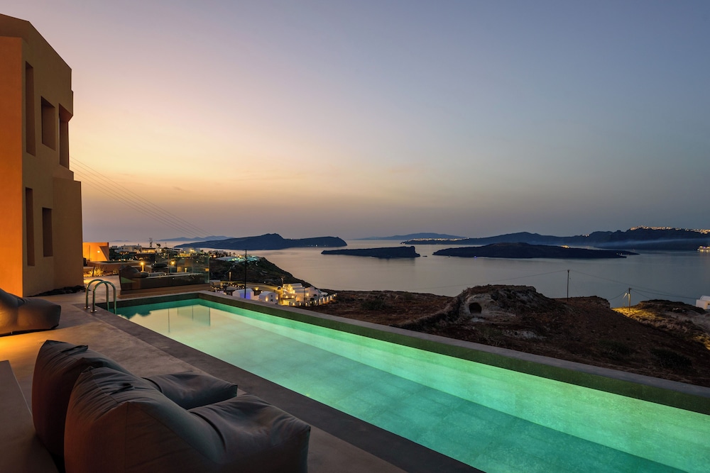 Kalestesia Suites — Swimming pool in Akrotiri, South Aegean