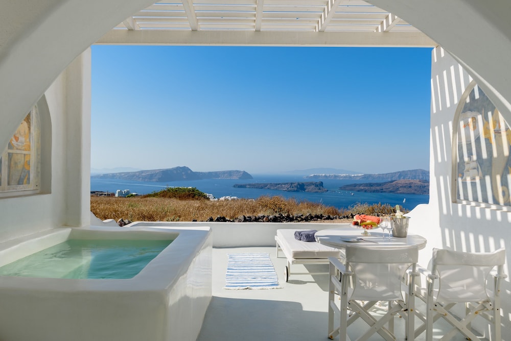 Kalestesia Suites — Hotel rooms in Akrotiri, South Aegean