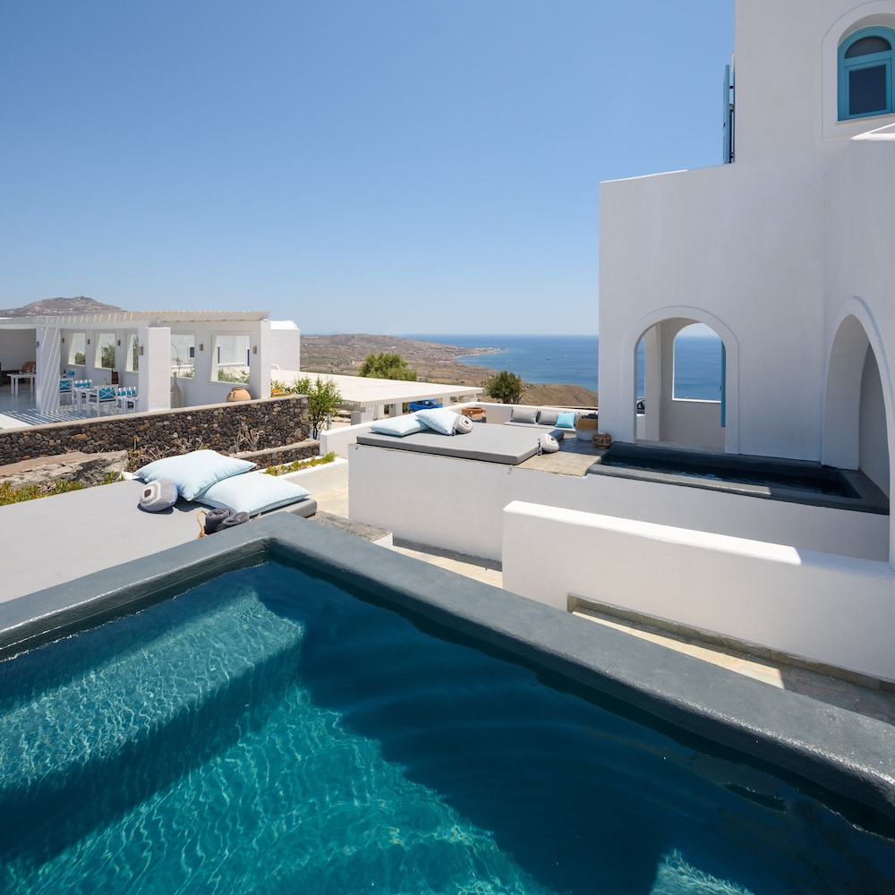Kalestesia Suites — Swimming pool in Akrotiri, South Aegean
