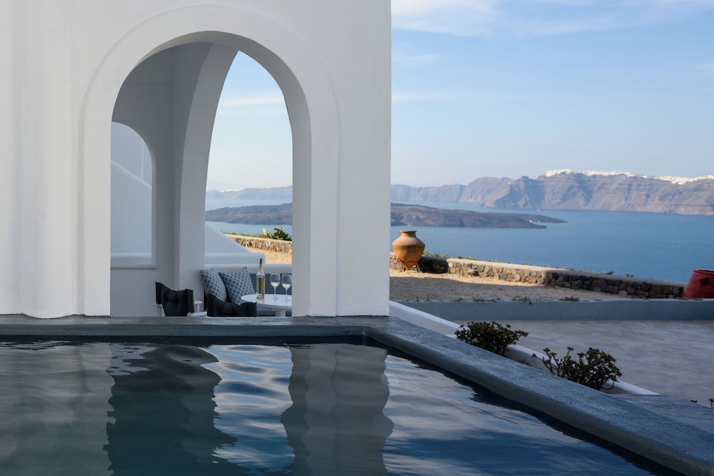 Kalestesia Suites — Swimming pool in Akrotiri, South Aegean