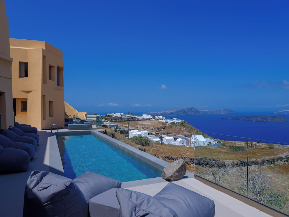 Kalestesia Suites — Swimming pool in Akrotiri, South Aegean