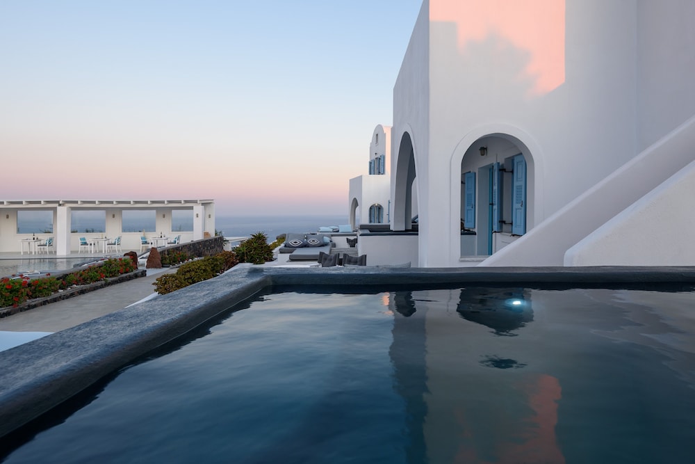 Kalestesia Suites — Swimming pool in Akrotiri, South Aegean