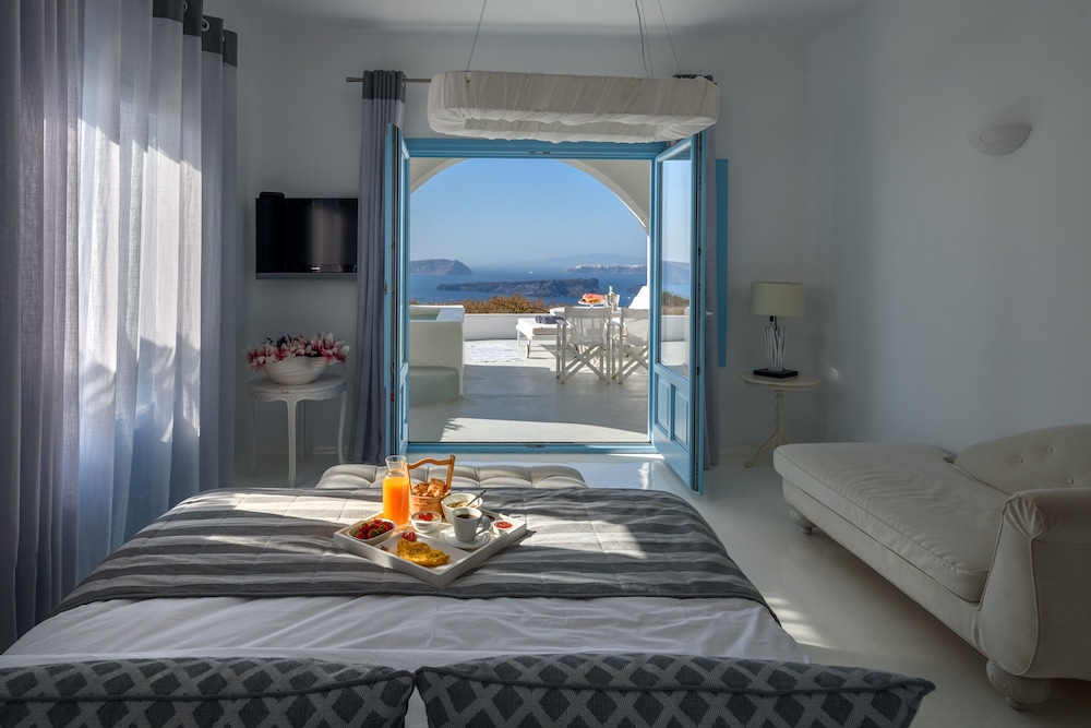 Kalestesia Suites — Hotel rooms in Akrotiri, South Aegean