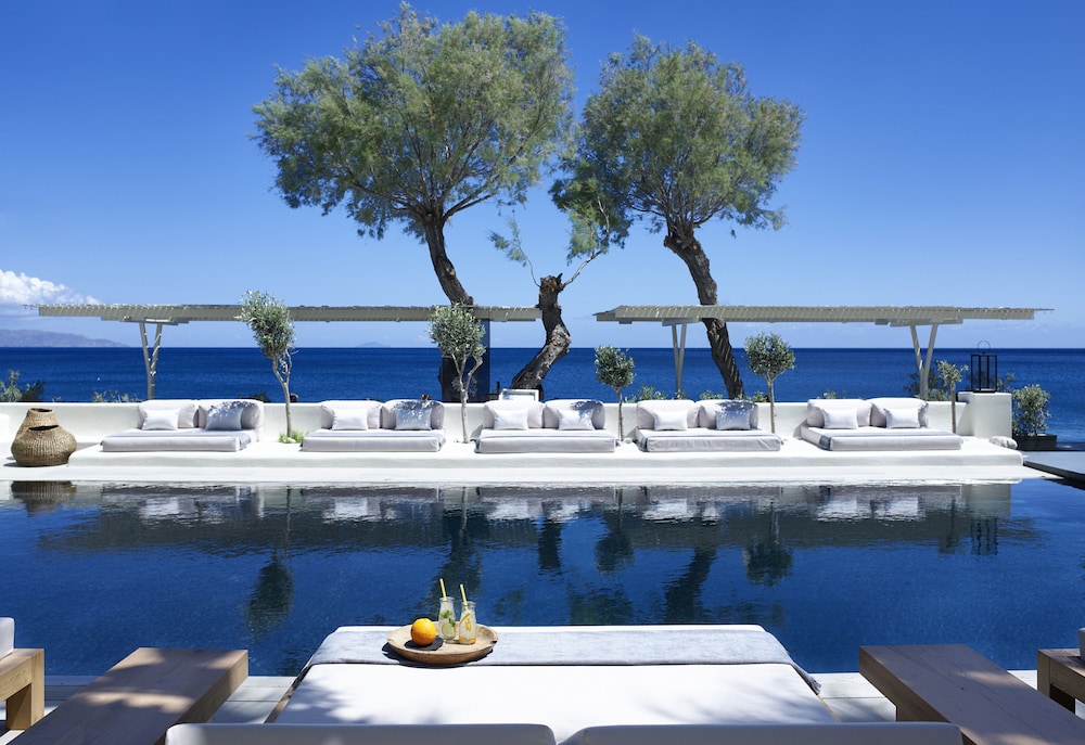Bellonias Villas — Main photo in Kamari, South Aegean