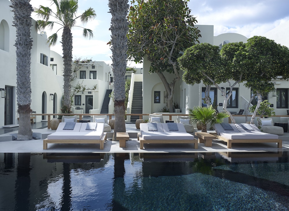 Bellonias Villas — Swimming pool in Kamari, South Aegean