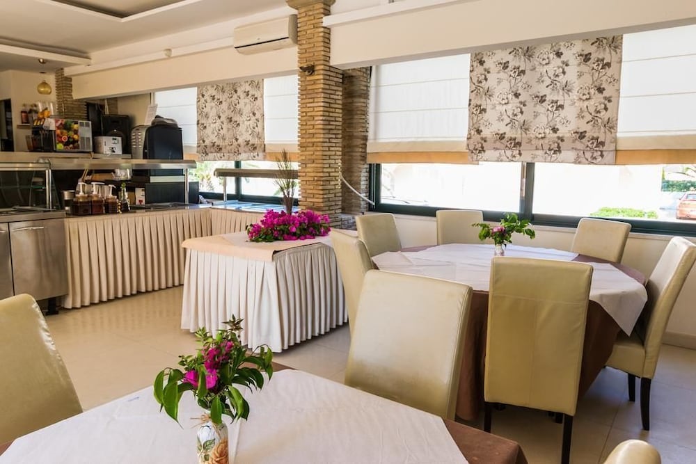 Zante Plaza Hotel — Restaurant & bars in Laganas, Ionian Islands