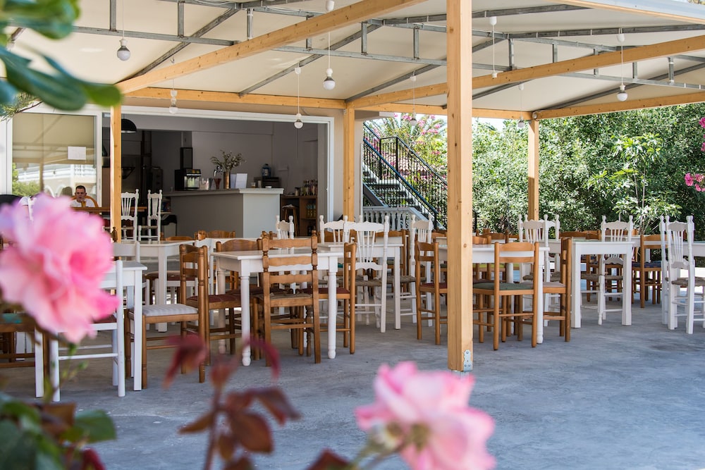 Zante Plaza Hotel — Restaurant & bars in Laganas, Ionian Islands