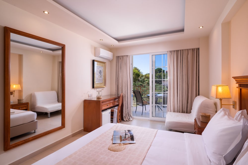 Avalon Palace Hotel by GHH — Hotel rooms in Zante Town, Ionian Islands