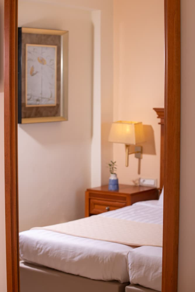 Avalon Palace Hotel by GHH — Hotel rooms in Zante Town, Ionian Islands