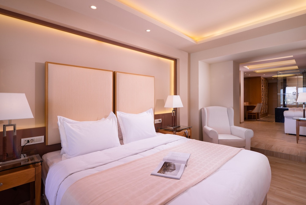 Avalon Palace Hotel by GHH — Hotel rooms in Zante Town, Ionian Islands