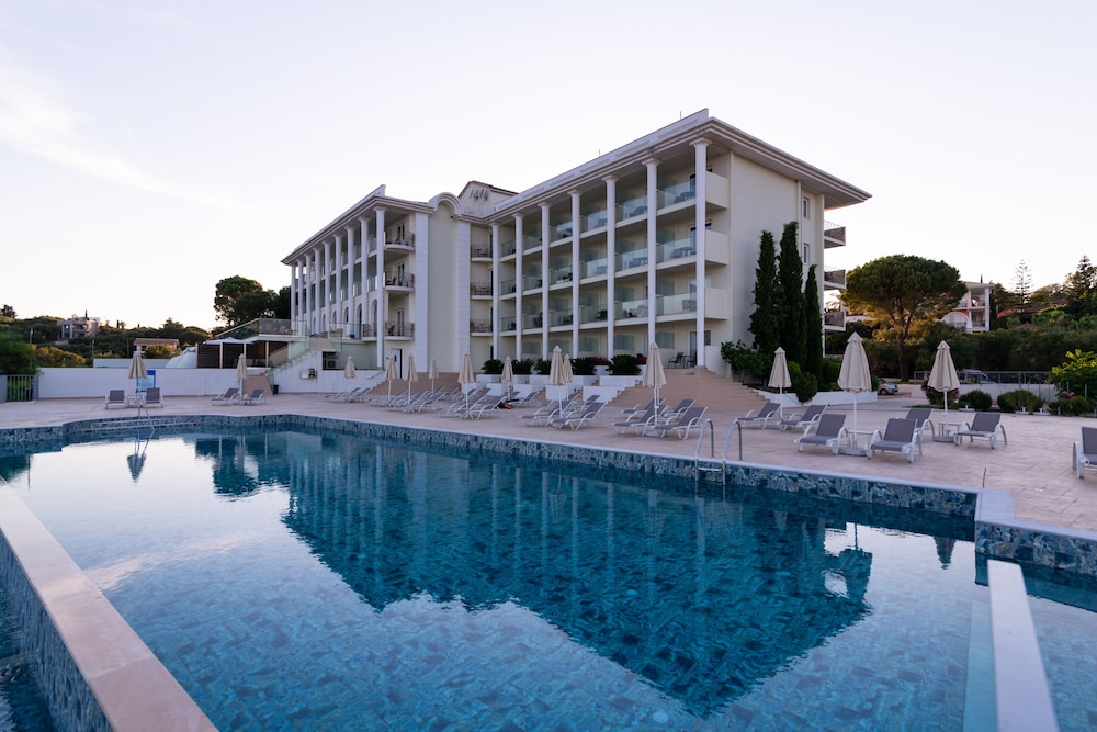 Avalon Palace Hotel by GHH — Hotel building in Zante Town, Ionian Islands