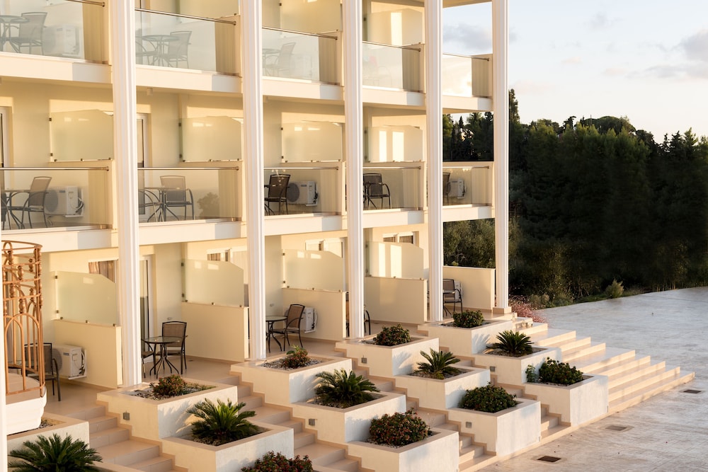 Avalon Palace Hotel by GHH — Hotel building in Zante Town, Ionian Islands