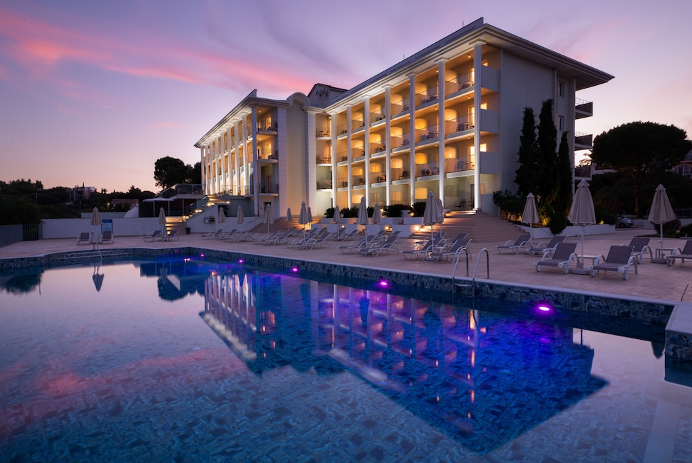 Avalon Palace Hotel by GHH — Hotel building in Zante Town, Ionian Islands