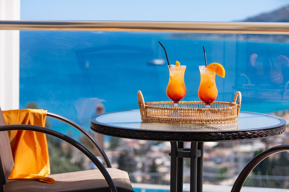 Avalon Palace Hotel by GHH — Restaurant & bars in Zante Town, Ionian Islands