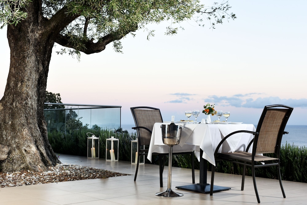 Avalon Palace Hotel by GHH — Restaurant & bars in Zante Town, Ionian Islands