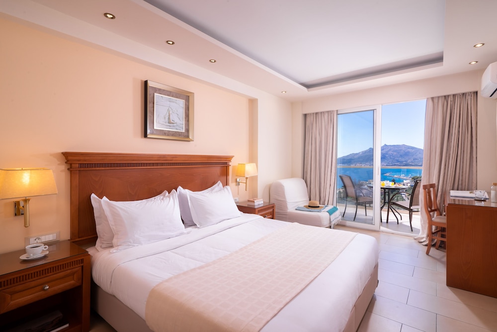 Avalon Palace Hotel by GHH — Hotel rooms in Zante Town, Ionian Islands