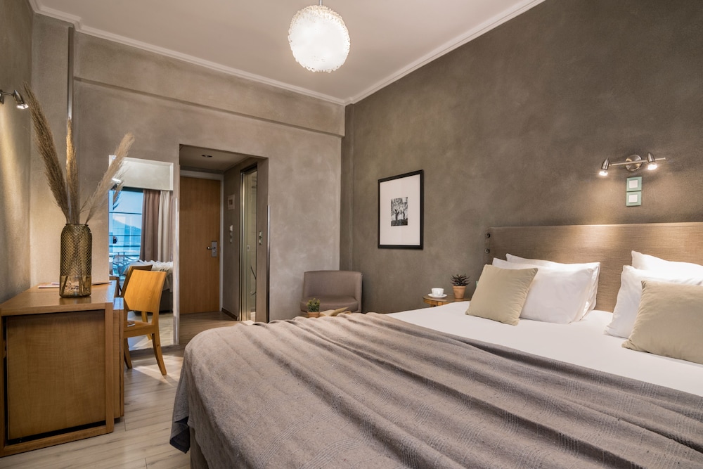 Phoenix Hotel — Hotel rooms in Zante Town, Ionian Islands