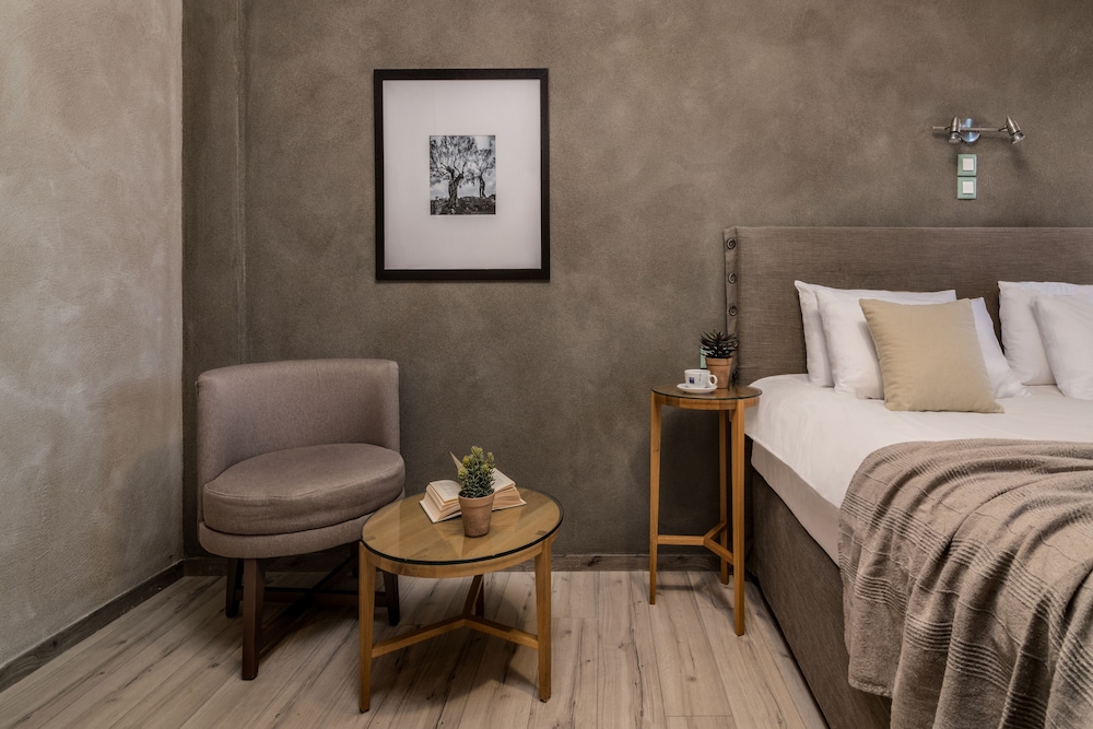 Phoenix Hotel — Hotel rooms in Zante Town, Ionian Islands