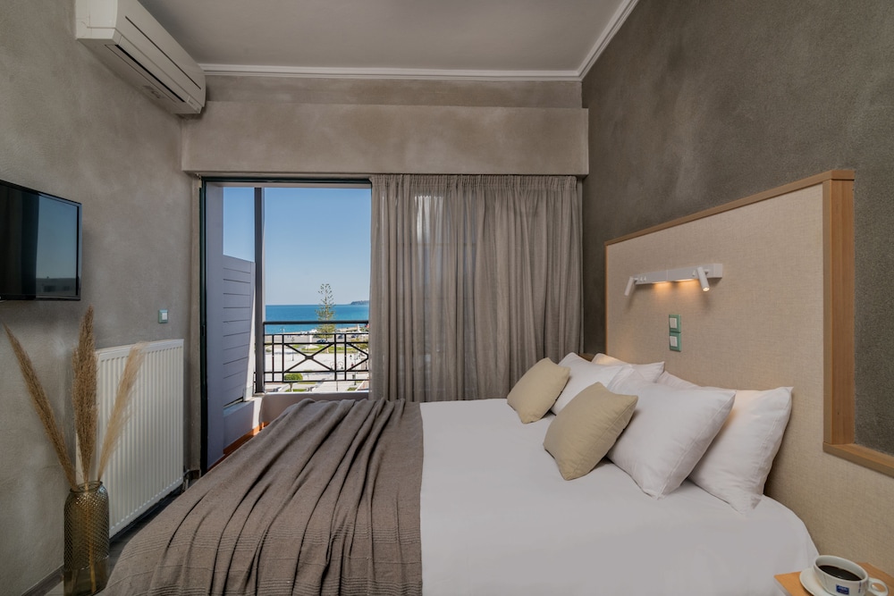 Phoenix Hotel — Hotel rooms in Zante Town, Ionian Islands