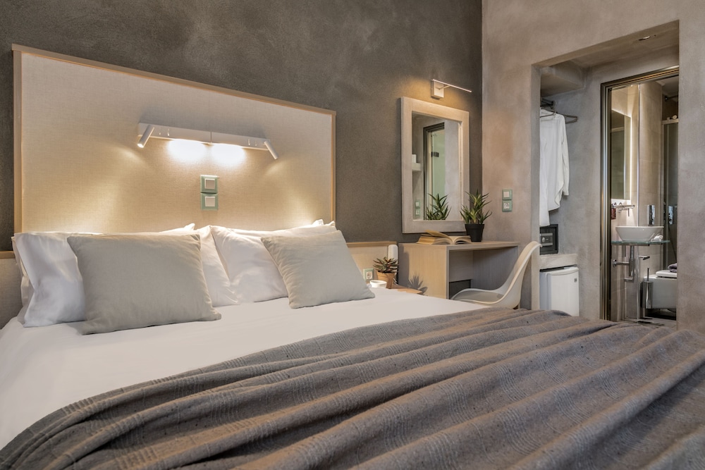 Phoenix Hotel — Hotel rooms in Zante Town, Ionian Islands