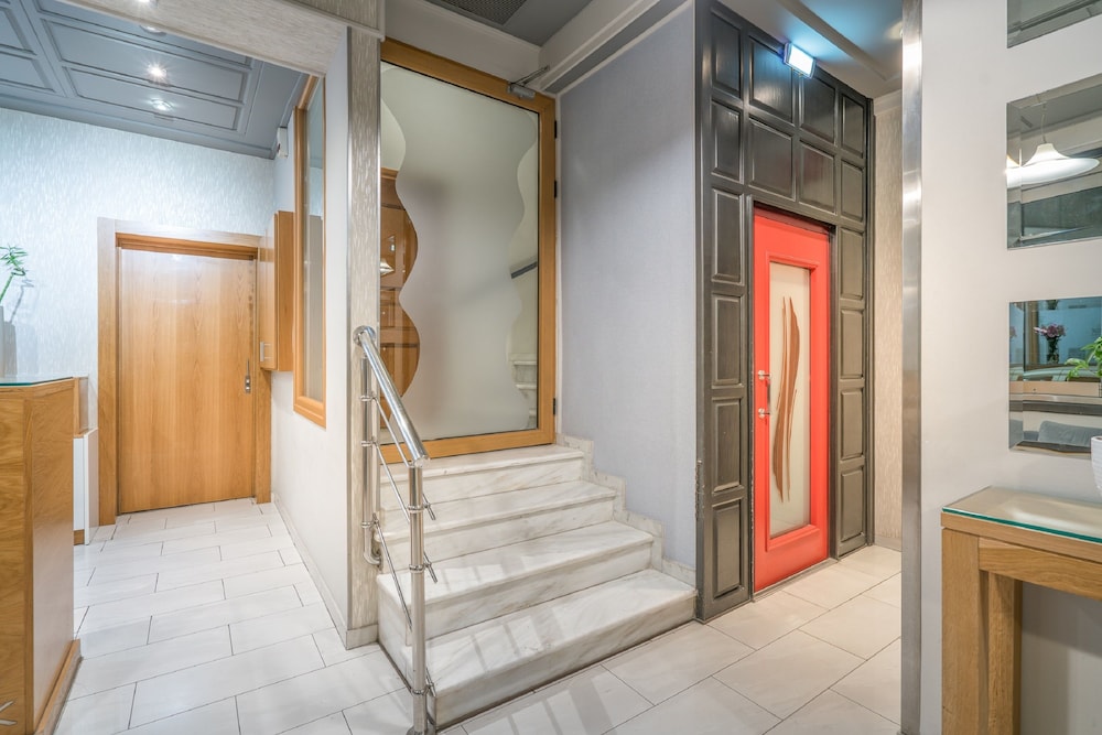 Phoenix Hotel — Hotel building in Zante Town, Ionian Islands