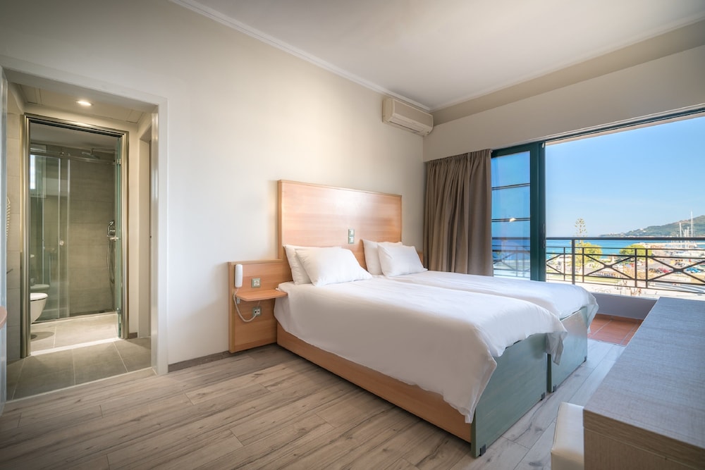 Phoenix Hotel — Hotel rooms in Zante Town, Ionian Islands
