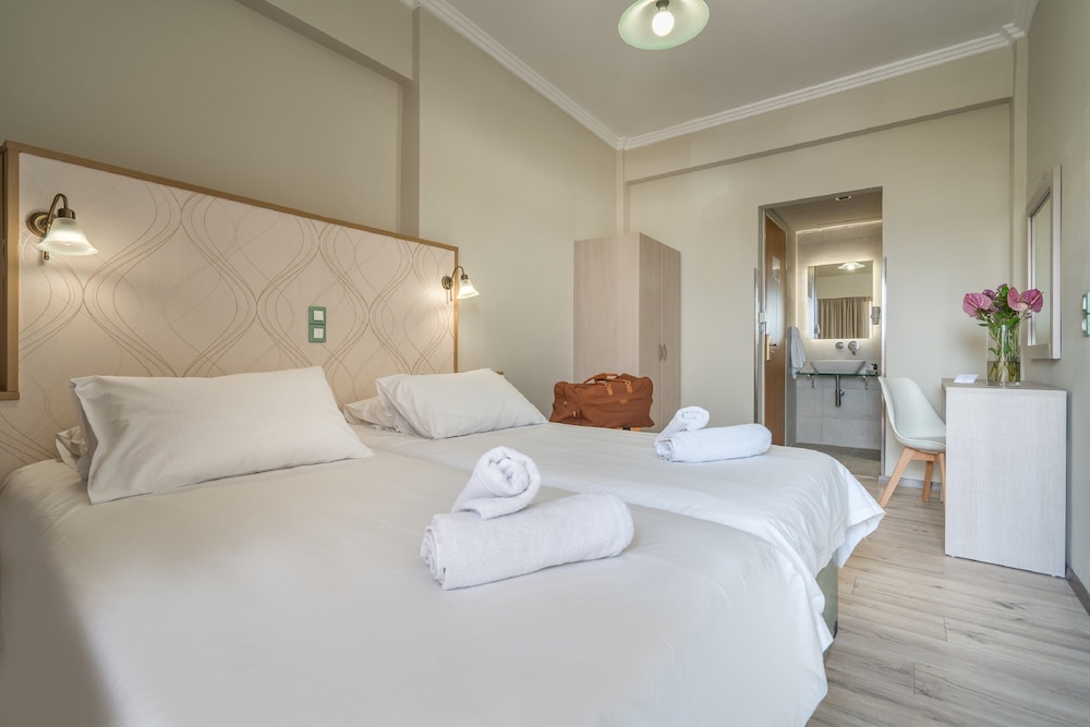 Phoenix Hotel — Hotel rooms in Zante Town, Ionian Islands