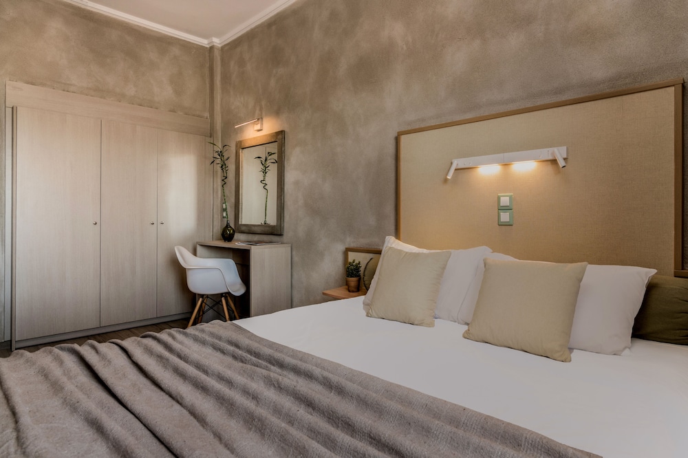 Phoenix Hotel — Hotel rooms in Zante Town, Ionian Islands