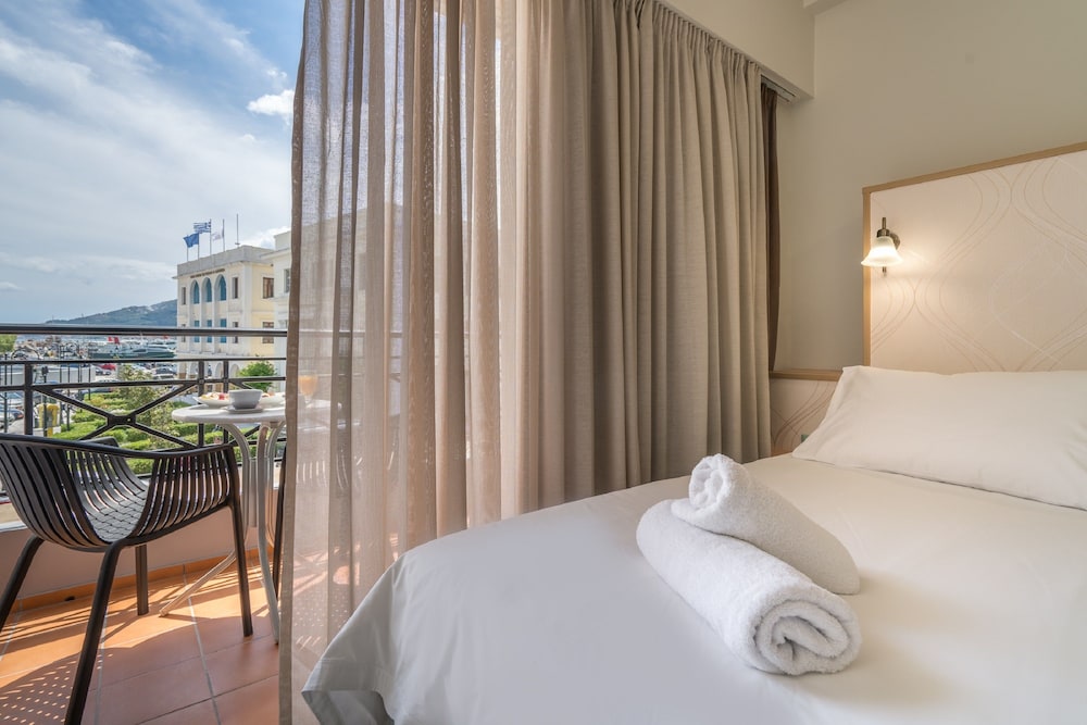 Phoenix Hotel — Hotel rooms in Zante Town, Ionian Islands