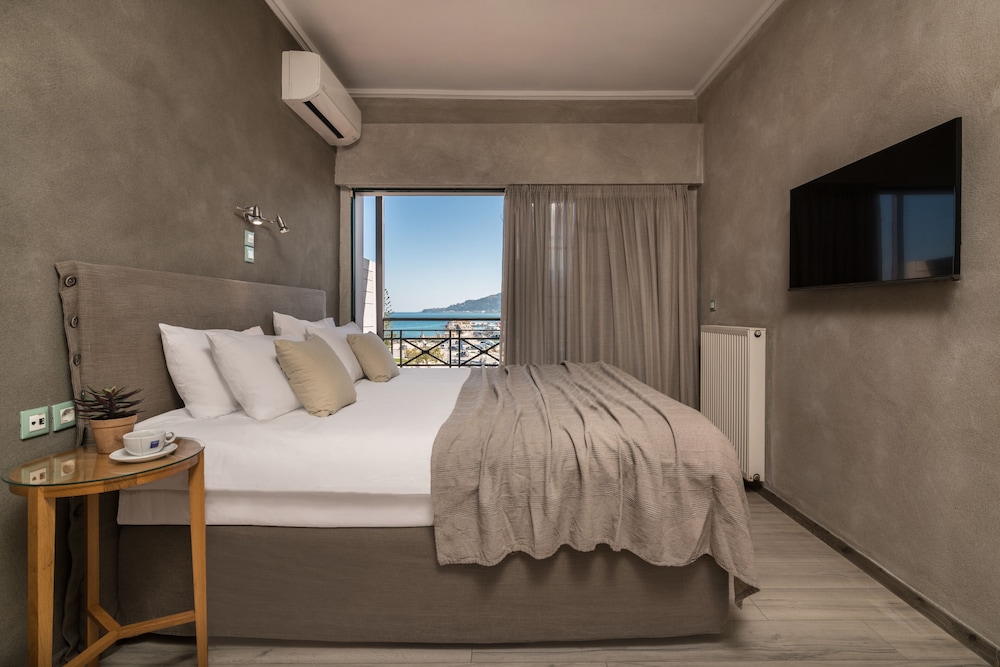 Phoenix Hotel — Hotel rooms in Zante Town, Ionian Islands