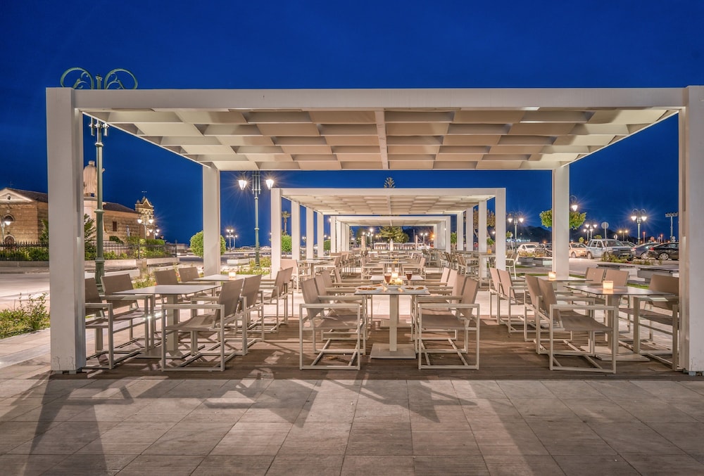 Phoenix Hotel — Restaurant & bars in Zante Town, Ionian Islands
