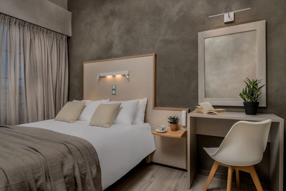 Phoenix Hotel — Hotel rooms in Zante Town, Ionian Islands