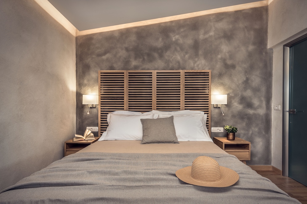 Phoenix Hotel — Hotel rooms in Zante Town, Ionian Islands